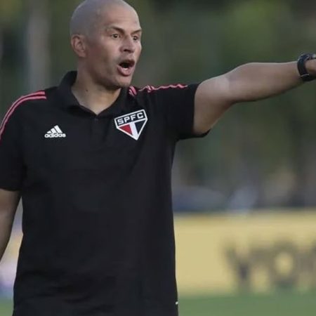 Alex de Souza Sao Paulo U20 Takımı’nın teknik direktörlüğünden ayrıldı